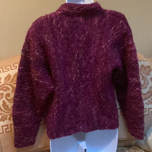 Handmade chunky knit V neck cardigan ceramic unique buttons variegated burgundy - Picture 4 of 12